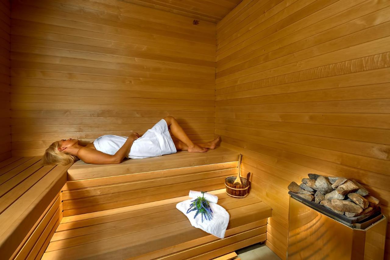 Wellness Hotel Orlik Kozarovice Exteriör bild