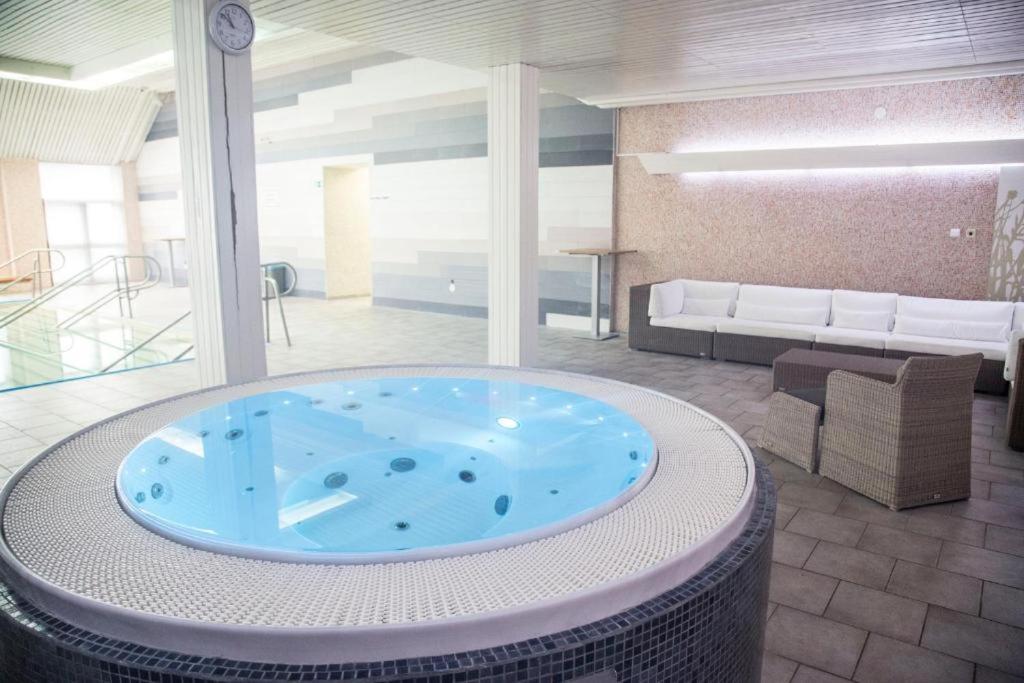 Wellness Hotel Orlik Kozarovice Exteriör bild