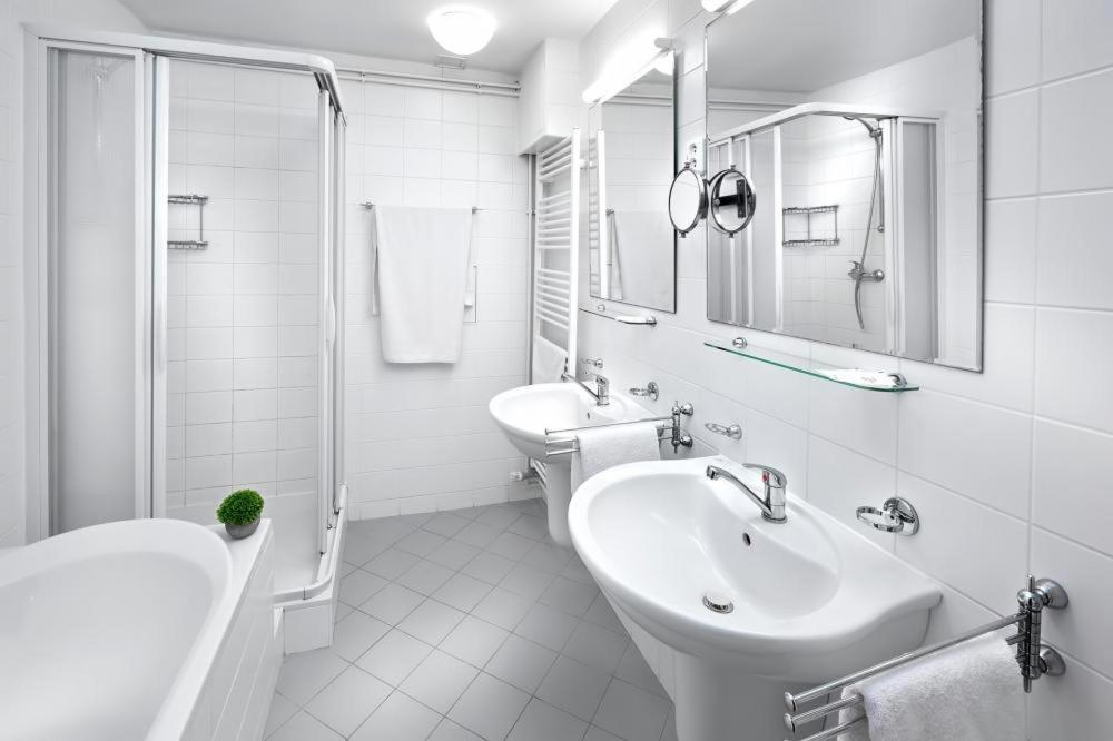Wellness Hotel Orlik Kozarovice Exteriör bild