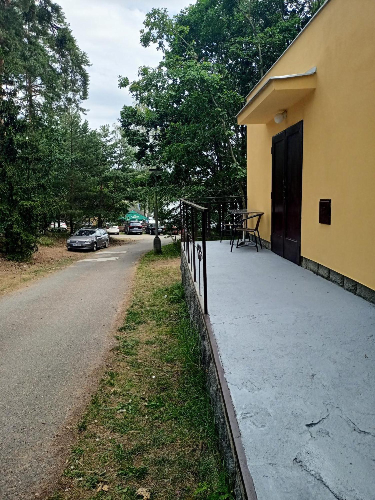 Wellness Hotel Orlik Kozarovice Exteriör bild